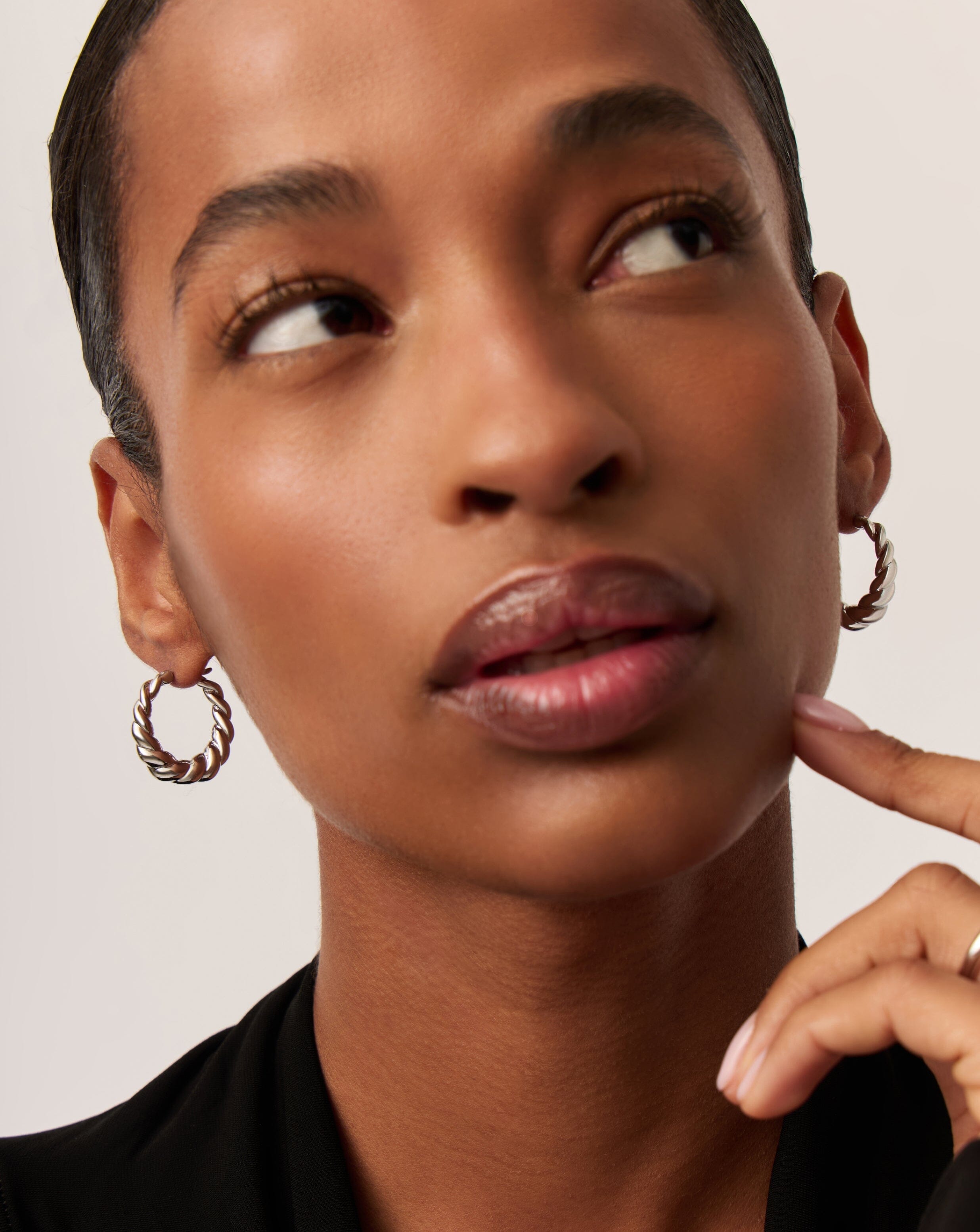 Twisted Tidal Medium Hoop Earrings | Rhodium Plating on Brass Earrings Missoma 