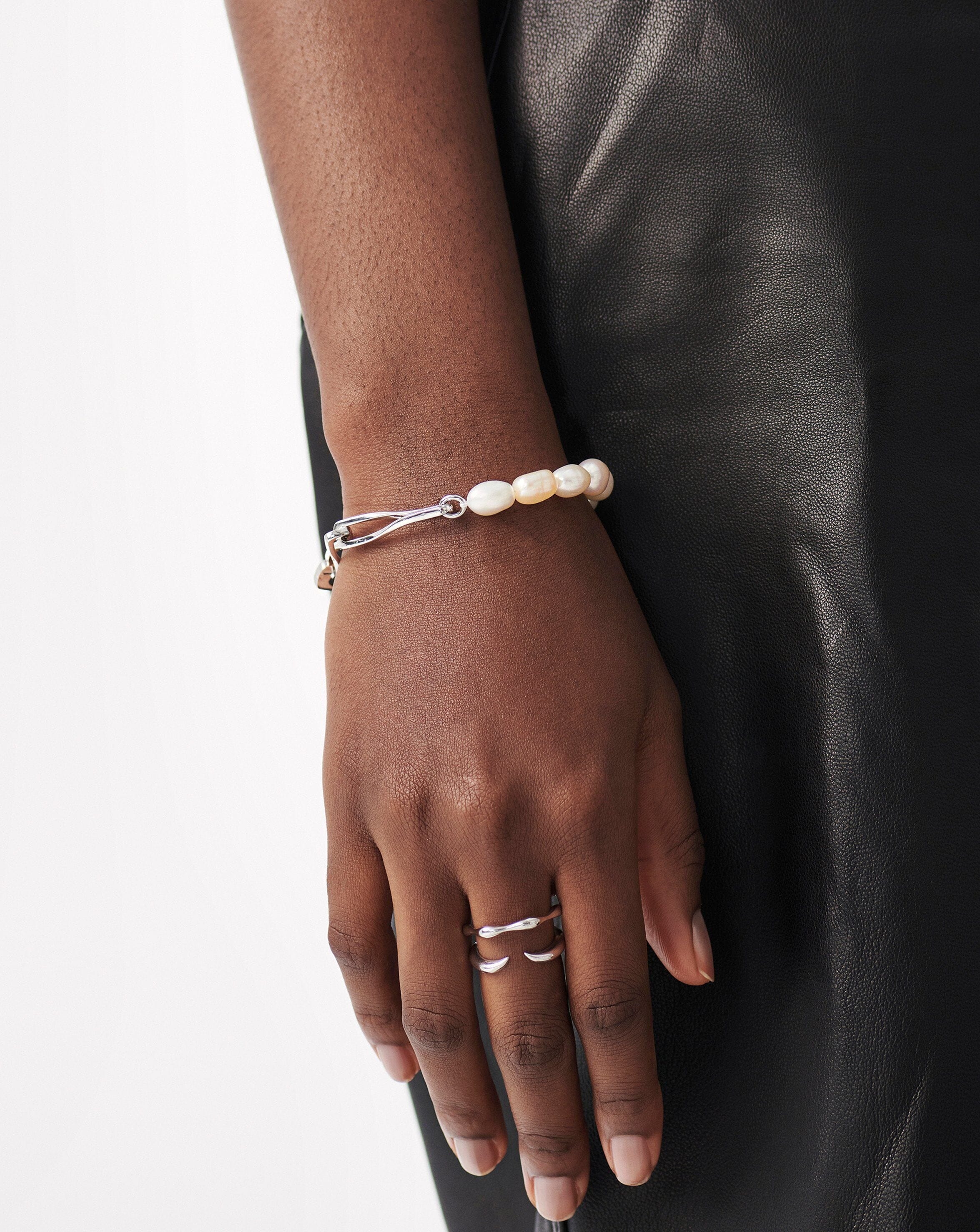 Baroque Pearl Twisted Link Bracelet | Silver Plated/Pearl Bracelets Missoma 